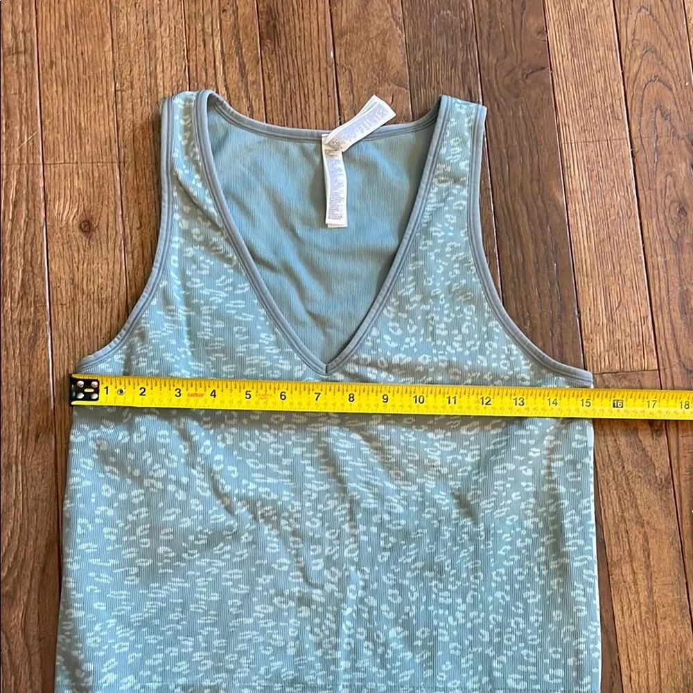 Athleta Gray Teal and Mint Green Leopard Fitted Sleeveless Tank Top